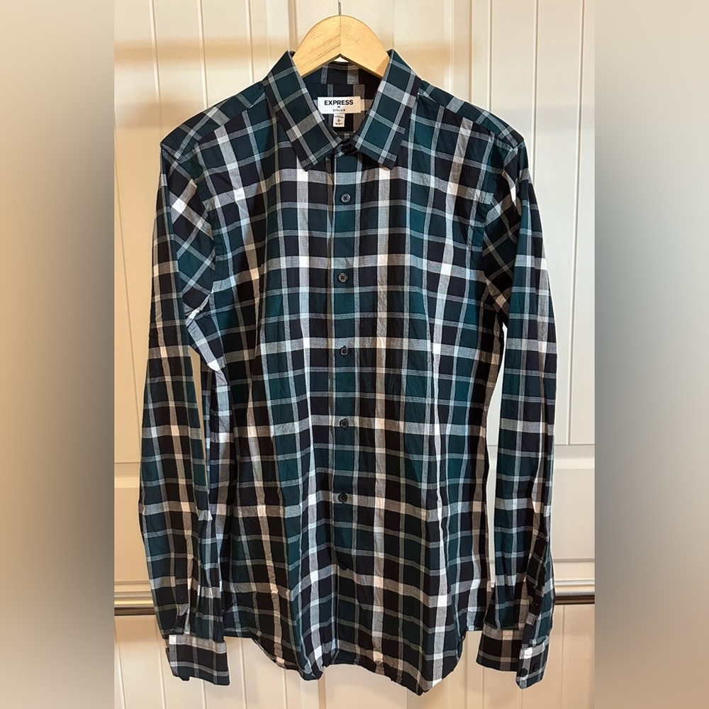 Express extra slim dress shirt. Size large, 16 to 16.5. Excellent condition.